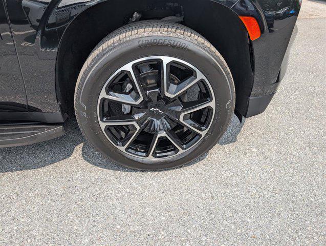 Photo of 2023 Black Chevrolet Suburban