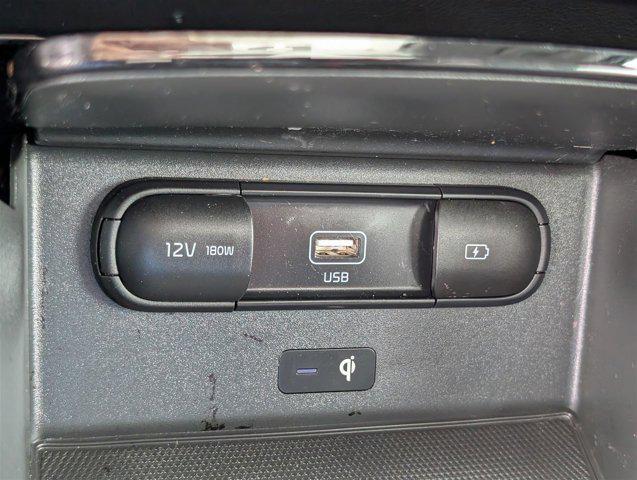 Photo of 2022 Glacial White Pearl Kia Telluride