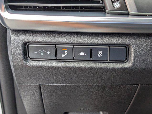 Photo of 2022 Glacial White Pearl Kia Telluride
