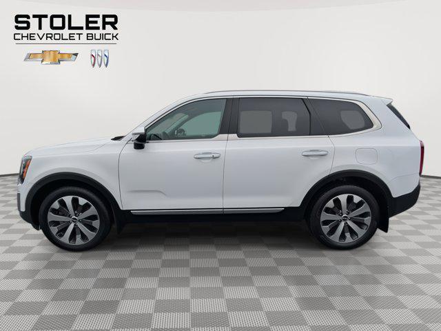 Photo of 2022 Glacial White Pearl Kia Telluride