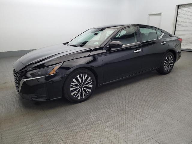Photo of 2023 Super Black Nissan Altima
