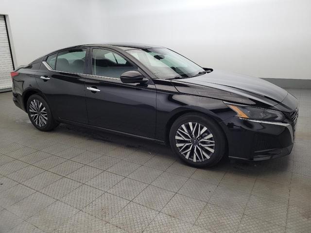 Photo of 2023 Super Black Nissan Altima