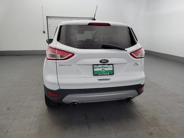 Photo of 2016 White Ford Escape