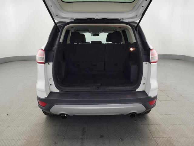 Photo of 2016 White Ford Escape