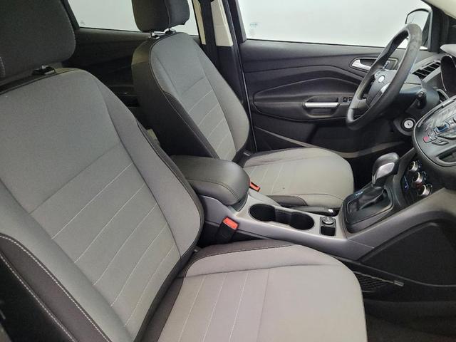 Photo of 2016 White Ford Escape