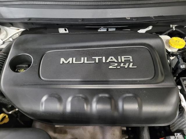 Photo of 2017 Bright White Clearcoat Jeep Cherokee