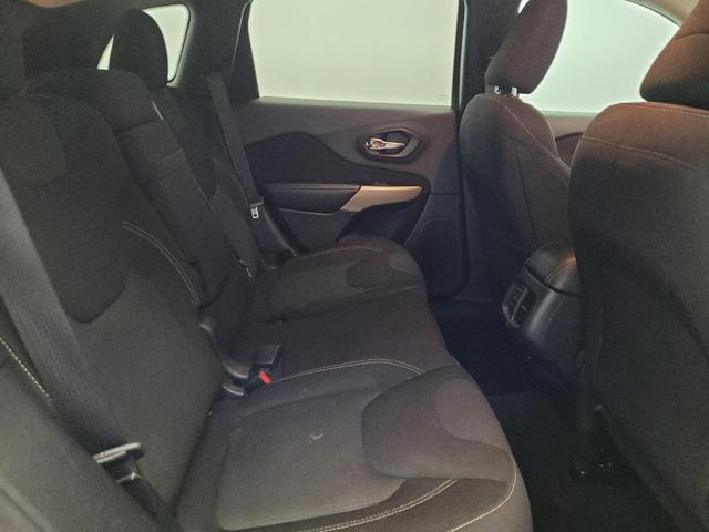 Photo of 2017 Bright White Clearcoat Jeep Cherokee