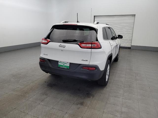 Photo of 2017 Bright White Clearcoat Jeep Cherokee