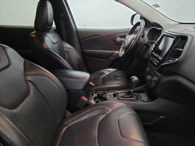 Photo of 2019 Gray Jeep Cherokee