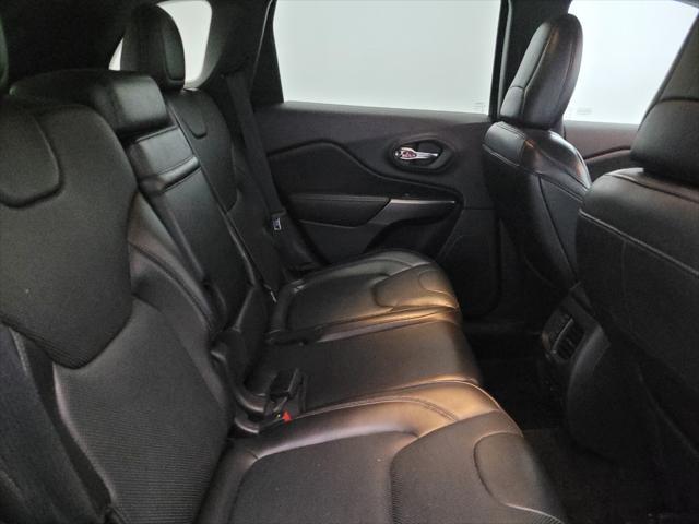 Photo of 2019 Gray Jeep Cherokee