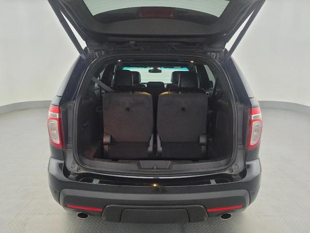 Photo of 2015 Tuxedo Black Metallic Ford Explorer
