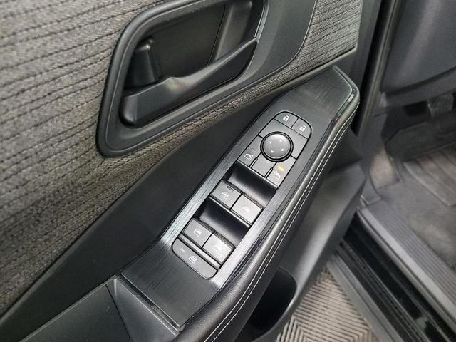 Photo of 2021 Super Black Nissan Rogue
