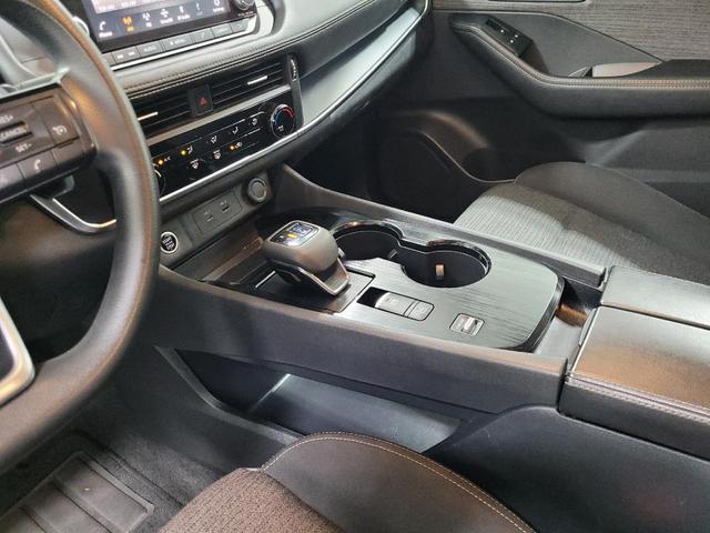 Photo of 2021 Super Black Nissan Rogue
