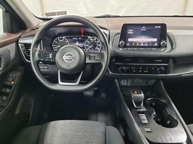 Photo of 2021 Super Black Nissan Rogue