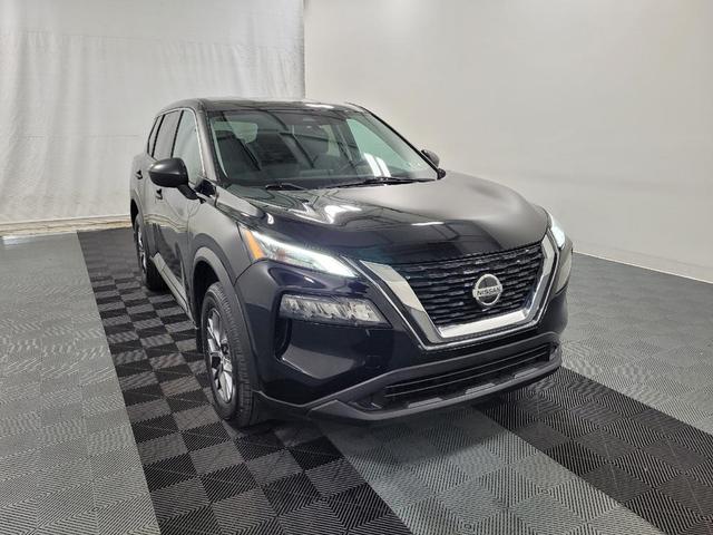 Photo of 2021 Super Black Nissan Rogue