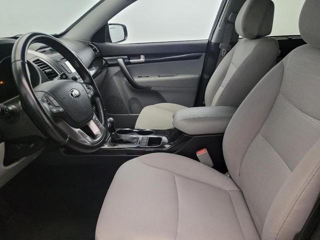 Photo of 2015 Ebony Black Kia Sorento