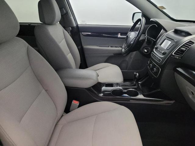 Photo of 2015 Ebony Black Kia Sorento