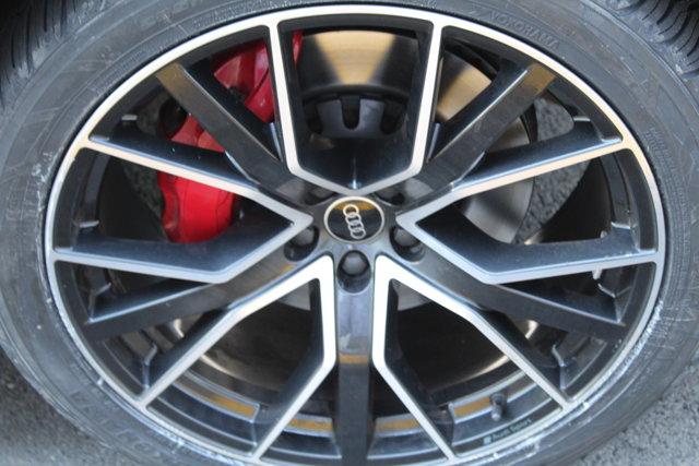 Photo of 2021 Night Black Audi Q8