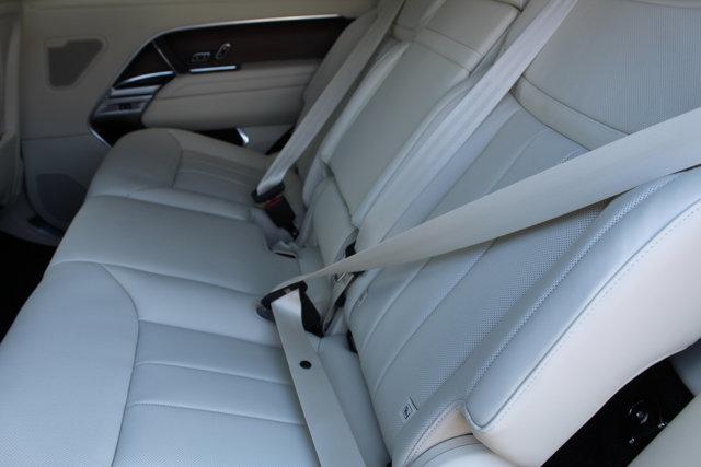 Photo of 2025 Batumi Gold Premium Metallic Land Rover Range Rover