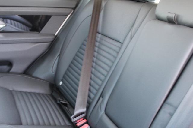 Photo of 2025 Hakuba Silver Metallic Land Rover Discovery Sport