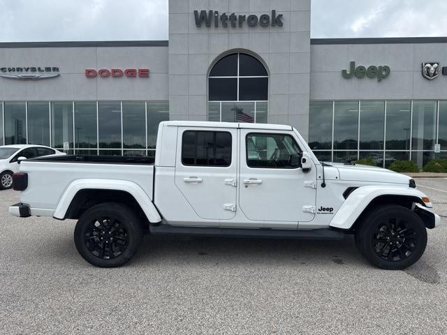 Photo of 2021 Bright White Clearcoat Jeep Gladiator