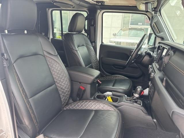Photo of 2021 Bright White Clearcoat Jeep Gladiator
