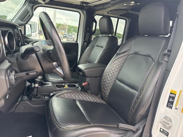 Photo of 2021 Bright White Clearcoat Jeep Gladiator