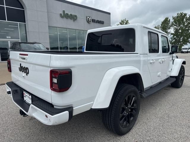 Photo of 2021 Bright White Clearcoat Jeep Gladiator