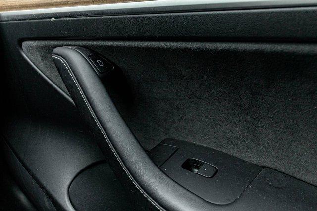 Photo of 2022 Midnight Silver Metallic Tesla Model 3