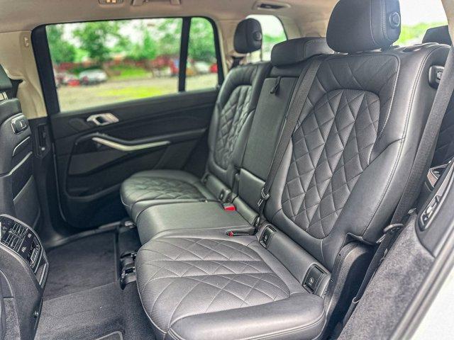 Photo of 2024 Alpine White BMW X7