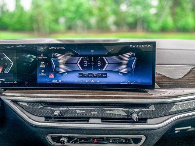 Photo of 2024 Alpine White BMW X7