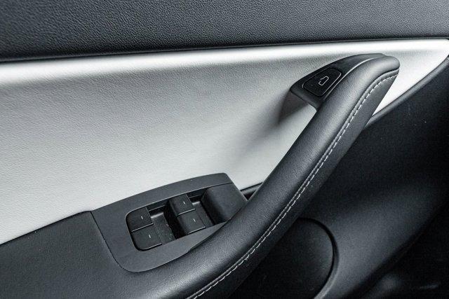 Photo of 2022 White Tesla Model Y