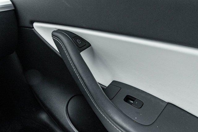 Photo of 2022 White Tesla Model Y