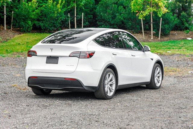 Photo of 2022 White Tesla Model Y