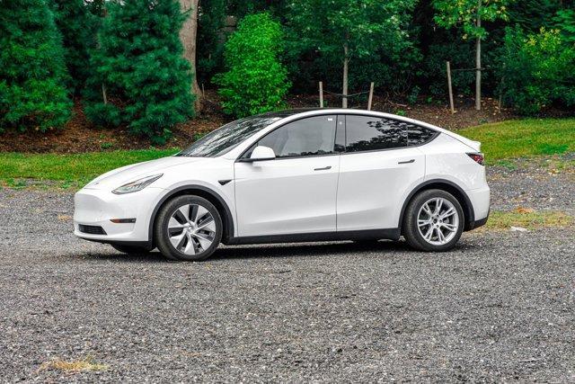 Photo of 2022 White Tesla Model Y