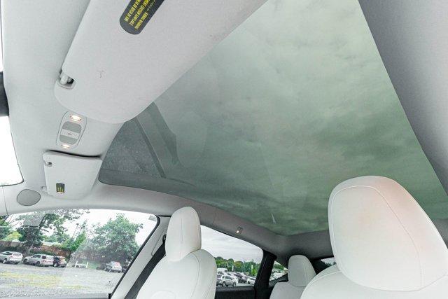 Photo of 2022 White Tesla Model Y