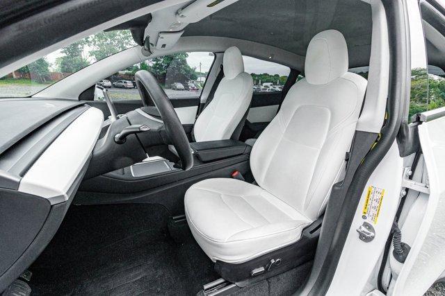 Photo of 2022 White Tesla Model Y