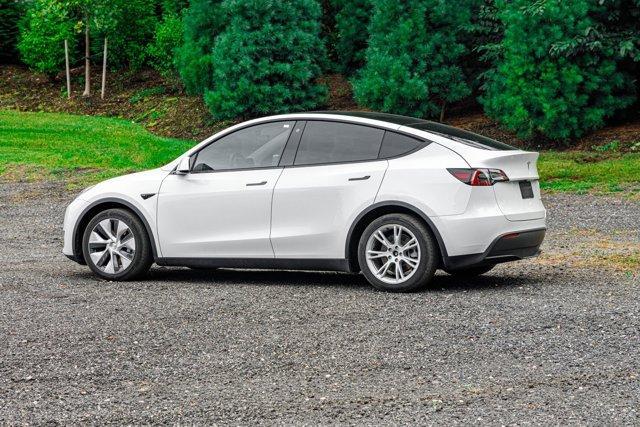 Photo of 2022 White Tesla Model Y