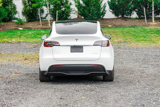 Photo of 2022 White Tesla Model Y