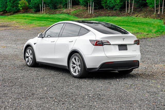 Photo of 2022 White Tesla Model Y