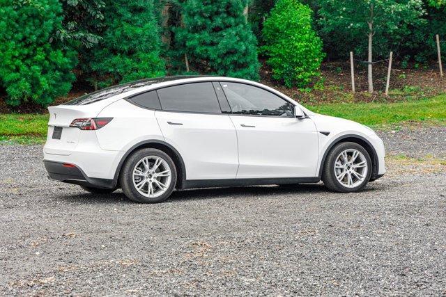 Photo of 2022 White Tesla Model Y
