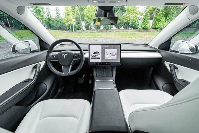 Photo of 2022 White Tesla Model Y