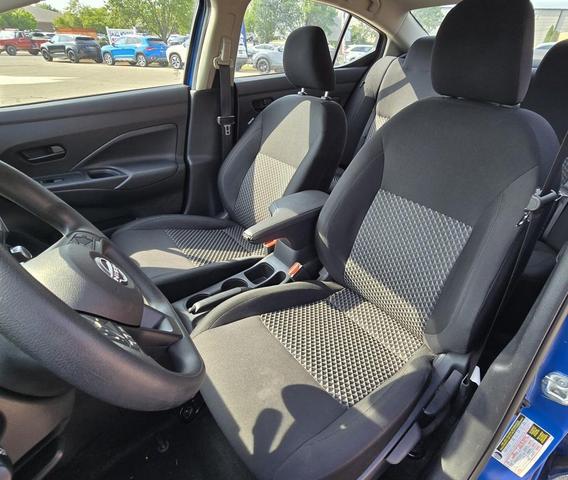 Photo of 2023 Electric Blue Metallic Nissan Versa