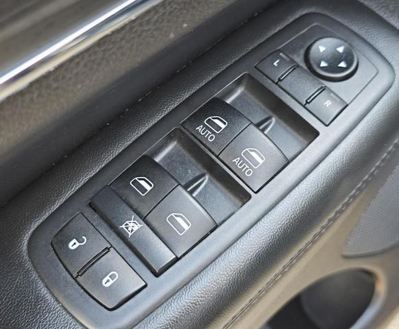 Photo of 2020 Slate Blue Pearlcoat Jeep Grand Cherokee