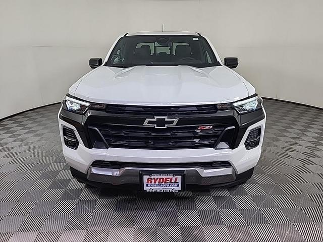 Photo of 2025 Summit White Chevrolet Colorado