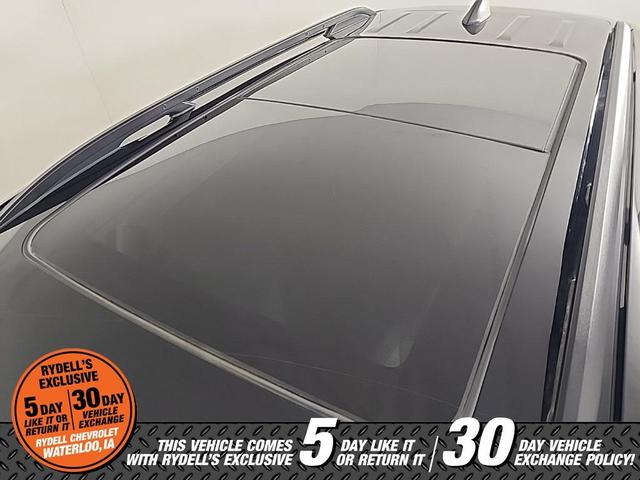 Photo of 2022 Mosaic Black Metallic Chevrolet Equinox