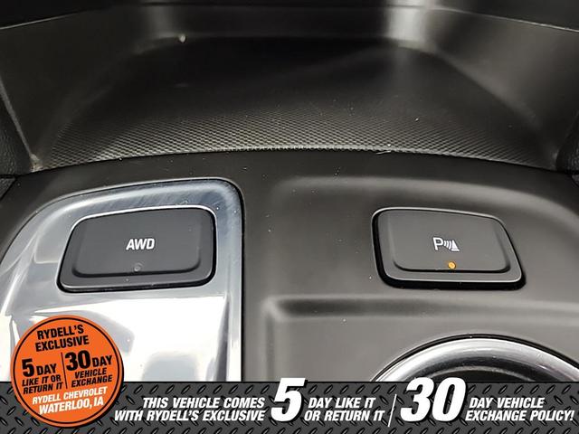 Photo of 2022 Silver Ice Metallic Chevrolet Equinox