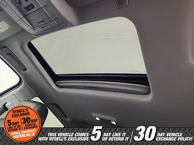 Photo of 2018 Summit White Chevrolet Tahoe