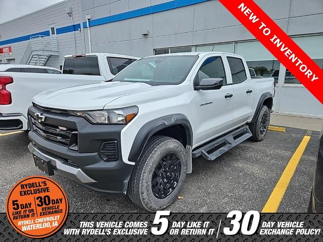 Photo of 2025 Summit White Chevrolet Colorado