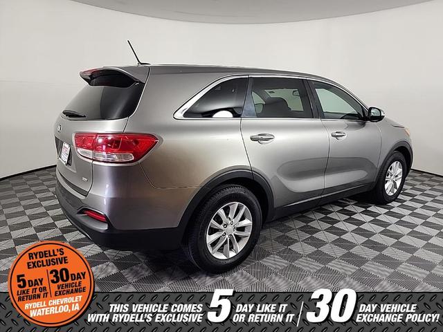 Photo of 2017 Titanium Silver Kia Sorento
